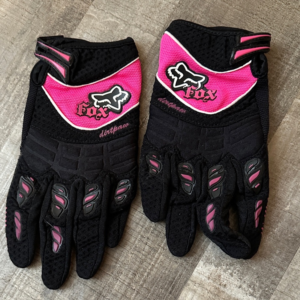 Fox Black and Pink Gloves